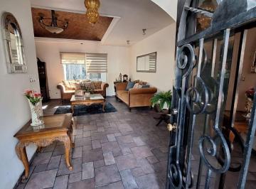 Casa de 3 habitaciones, Saltillo · En Venta Casa en La Aurora con Recámara en Planta Baja y Frente a Área Verde
