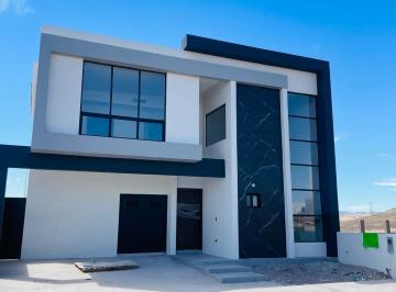 Casa · 282m² · 2 Estacionamientos · Casa - Bosques del Rejón