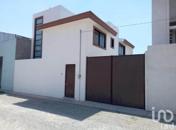 Casa · 180m² · 3 Recámaras · 2 Estacionamientos · Casa en Venta en San Andres Cholula