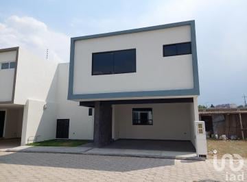 Casa · 196m² · 3 Recámaras · 2 Estacionamientos · Casa en Venta en San Andres Cholula, en Residencial
