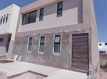 Casa · 250m² · 4 Recámaras · 2 Estacionamientos · Casa en Venta en Sayab Juriquilla