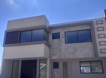 Casa en condominio · 330m² · 3 Recámaras · 2 Estacionamientos · Casa en Venta Nueva en Fraccionamiento Mado