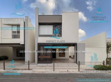 Casa · 160m² · 3 Recámaras · 2 Estacionamientos · Casa E N Venta en Guadalupe, Nuevo Leon