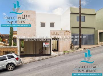 Casa · 270m² · 4 Recámaras · 2 Estacionamientos · Casa en Renta en Cumbres Monterrey Nuevo Leon