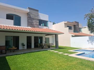 Casa de 4 habitaciones, Jiutepec · Venta de Casa Sola con Alberca en Morelos