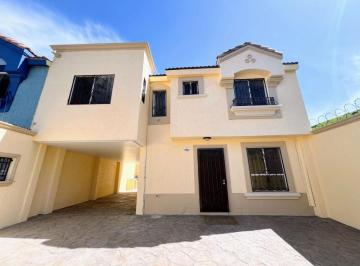 Casa de 4 habitaciones, Tijuana · Casa en Renta en Santa Fe 3era Sección Tijuana | 4 Recámaras | Privada | Patio Amplio