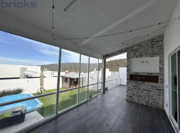 Casa · 280m² · 4 Recámaras · 2 Estacionamientos · Casa en Venta de 4 Recamaras con Alberca, Cumbres del Cimatario a 5 Minutos Hospital Angeles