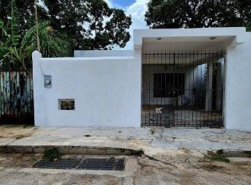 Casa de 3 habitaciones, Mérida · Casa en Venta Zona Centro Gran Terreno Para Remodelar.