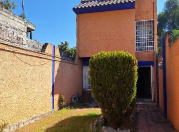 Casa · 277m² · 7 Recámaras · 4 Estacionamientos · Inmueble con Casa y Dos Departamentos Independientes