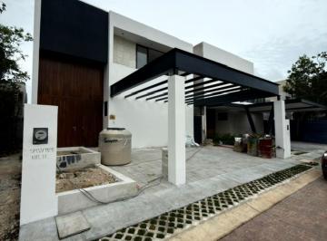 Casa de 4 habitaciones, Benito Juárez · Casa con 222 m² de Superficie de Terreno, 4 Recámaras en Renta en Fraccionamiento Vía Cumbres