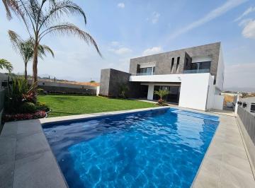 Casa · 480m² · 5 Recámaras · 3 Estacionamientos · Residencia de Gran Formato en Lomas de Cocoyoc: Espacios Diseñados Para La Alta Convivencia