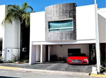 Casa · 356m² · 3 Recámaras · Casa - Renta Valle Oriente