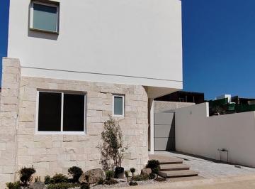Casa en condominio de 2 habitaciones, Cuernavaca · ¡Moderna Casa con Alberca Propia, Al Norte de Cuernavaca!