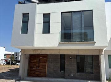 Casa de 3 habitaciones, Tlajomulco de Zúñiga · Casa en Venta Nueva Punto Sur 1 Junto Plaza con Rooftop Cochera 3 Autos, 3 Recámaras 5 Baños Etudio