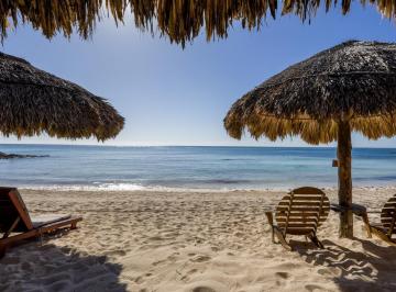 Edificio · 4000m² · 22 Recámaras · Hotel Frente Al Mar con Caleta Privada (Potencial de Remodelacion)