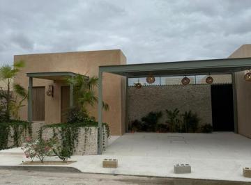 Casa · 240m² · 3 Recámaras · 2 Estacionamientos · Casa de un Piso en Venta en Cholul, Yucatán