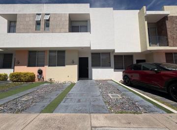 Casa en condominio · 120m² · 3 Recámaras · 2 Estacionamientos · Casa en Renta en Arrayanes Habitat, Zapopan