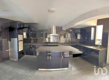 Casa · 400m² · 4 Recámaras · 5 Estacionamientos · Casa en Venta en Condado de Sayavedra, Estado de México