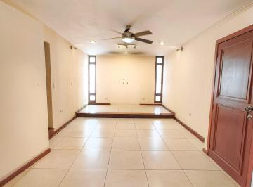Casa de 6 habitaciones, Zapopan · Casa de 7 Hab. Ideal Para Oficinas, Clínica o Corporativo.