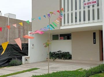 Casa · 202m² · 4 Recámaras · 4 Estacionamientos · Casa en Venta Las Grullas, San Agustín, Tlajomulco