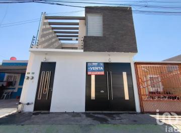 Casa · 176m² · 3 Recámaras · 1 Estacionamiento · Casa en Venta en Fracc. La Virgen, Soledad de Graciano Sánchez, Slp