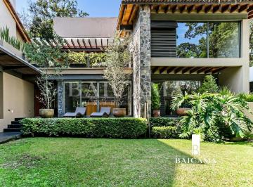 76c8b6454874ba4df922f5846dfd064608bb5654306b8a25baabcbae4ce4e1a8 · Casa en Condominio en Circuito Avandaro, Valle de Bravo