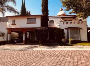 Casa · 4 Recámaras · Casa en Venta en Emiliano Zapata