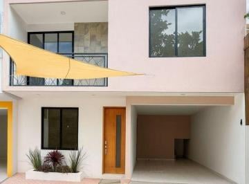 Casa · 105m² · 3 Recámaras · 1 Estacionamiento · Casa en Venta en Lazaro Caradenas