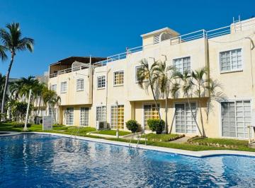 Casa · 117m² · 3 Recámaras · 1 Estacionamiento · Inversión en Acapulco | Villa con Roof Garden en Puente del Mar Casa Vacacional en Venta | Propiedad