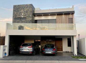 Casa · 300m² · 3 Recámaras · 3 Estacionamientos · Casa en Maralto Residencial