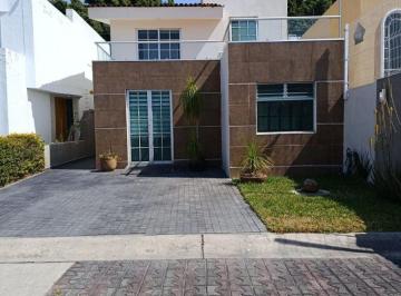 Casa de 4 habitaciones, Tlajomulco de Zúñiga · Amplia Casa en Coto Privado con Terraza y Excelente Iluminación Natural