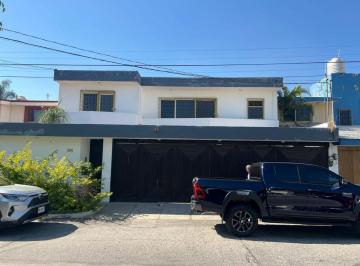 Casa de 4 habitaciones, Zapopan · Casa Para Remodelar de 416 m² de Superficie de Terreno, en Jardines de San Ignacio