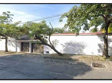 Casa de 4 habitaciones, Cuernavaca · Casa con 350 m² de Superficie de Terreno, 4 Recámaras en Venta en Vista Hermosa