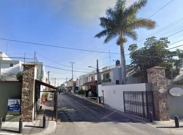 Casa de 3 habitaciones, Zapopan · Casa en Remate Hipotecario en El Centro de Zapopan Ideal Para Inversionistas Estadio Panamericano