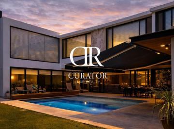 Casa · 580m² · 5 Recámaras · 4 Estacionamientos · Casa en Venta en El Campanario, Queretaro