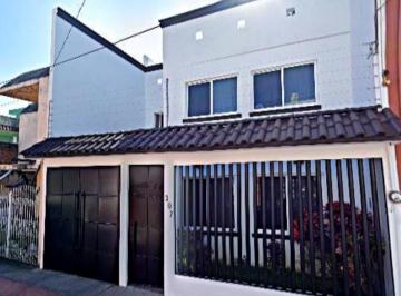 Casa de 3 habitaciones, León · Casa de Recuperacion Bancaria