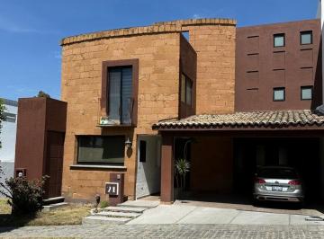 Casa · 375m² · 4 Recámaras · 2 Estacionamientos · Casa en Venta en Lomas de Angelópolis Ll