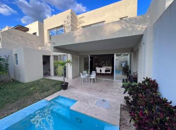 Casa · 297m² · 4 Recámaras · Casa Equipada en Venta, en Privada, Excelente Ubicación