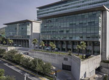 Oficina · 225m² · 5 Estacionamientos · Oficina en Renta en Valle Oriente
