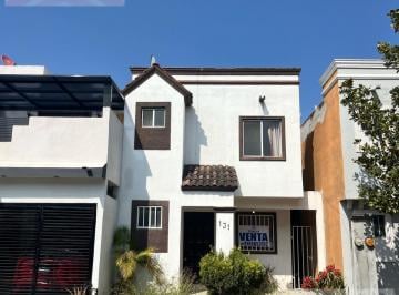 Casa · 105m² · 3 Recámaras · 2 Estacionamientos · Casa - Residencial Punta Esmeralda
