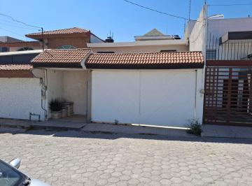 Casa de 4 habitaciones, Puebla · Excelente Casa en Venta Amplia de 4 Recamaras en Fracc Privado con Vigilancia