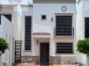 Casa · 90m² · 3 Recámaras · 2 Estacionamientos · Casa en Renta en Azul Marino