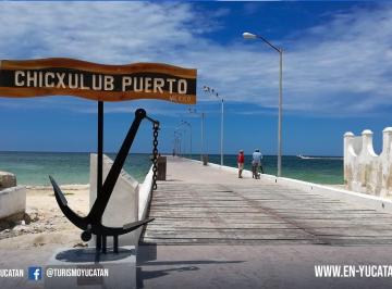 Terreno / Lote · 400m² · Terreno en Venta 4ta Fila Playa en Chicxulub Puerto, Yucatán