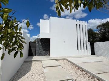 Casa · 195m² · 2 Recámaras · 2 Estacionamientos · Casa en Venta en Blanca Residencial Mérida Yucatán