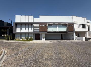 Casa · 500m² · 3 Recámaras · 4 Estacionamientos · Residencia en Venta de 500 m de Construcción. Lomas de Angelopolis 1
