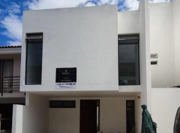Casa · 137m² · 3 Recámaras · 2 Estacionamientos · Casa Nueva en Venta Cerca de Valdepeñas en Zapopan | Coto con Alberca y Seguridad
