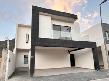 Casa · 276m² · 3 Recámaras · 3 Estacionamientos · Casa en Venta en Los Cristales, Monterrey Nl