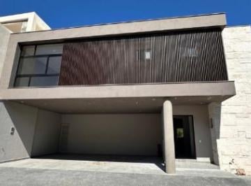 Casa · 315m² · 3 Recámaras · 3 Estacionamientos · Casa en Venta en Altares Residencial, Santiago Nl