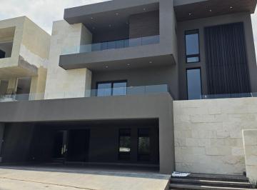 Casa de 4 habitaciones, Monterrey · Casa en Venta en 10 Mo. Sector de Sierra Alta, Carretera Nacional, Monterrey Nuevo León.