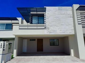 Descripción
SE ENCUENTRA UBICADA AL NORTE DONDE SE ENCUENTRAN LOS MEJORES FRACCI · Casas en Venta en Aguascalientes Norte a un Minuto de Altaria con Excelentes Espacios